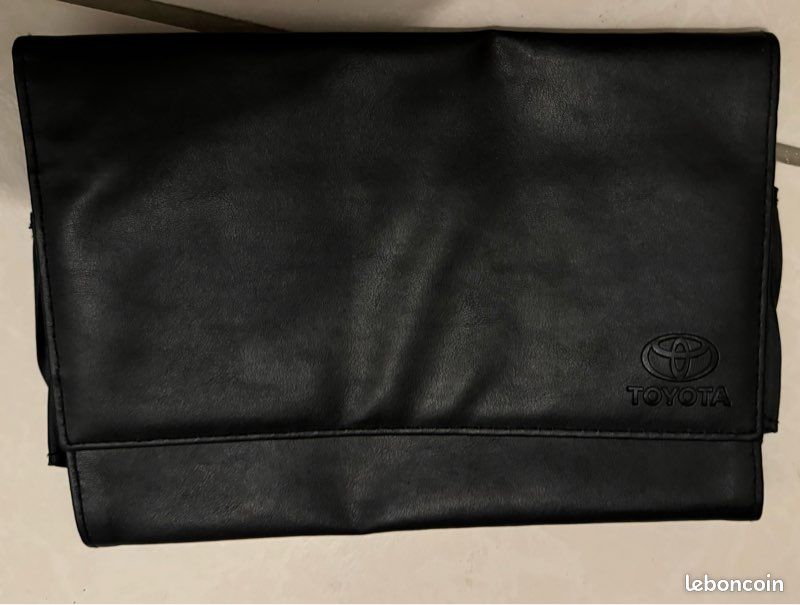 Pochette cuir noir Toyota Yaris ou autres (image 1)