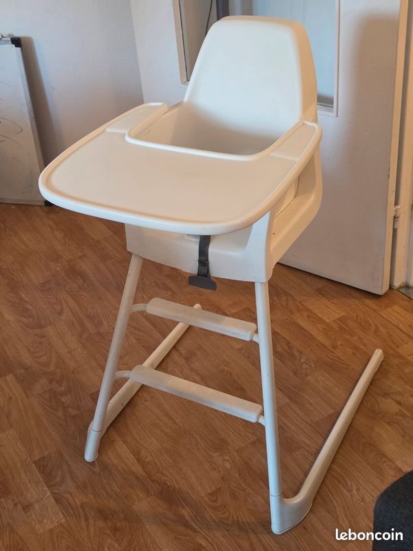 Chaise haute bébé ikea avec deux housses de protection jaune (image 1)