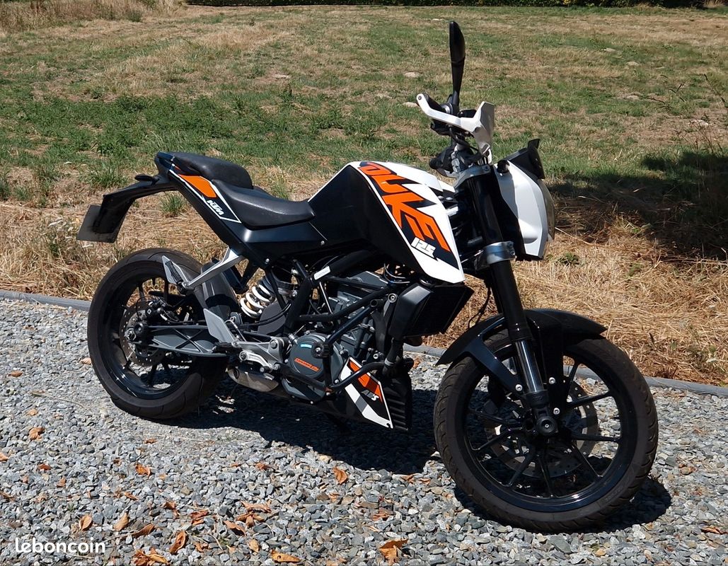 Ktm 125 duke (image 1)