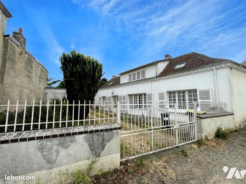 Maison 6 pièces 274 m² · à Souligné-sous-Ballon · 274 m² · 157 200 €