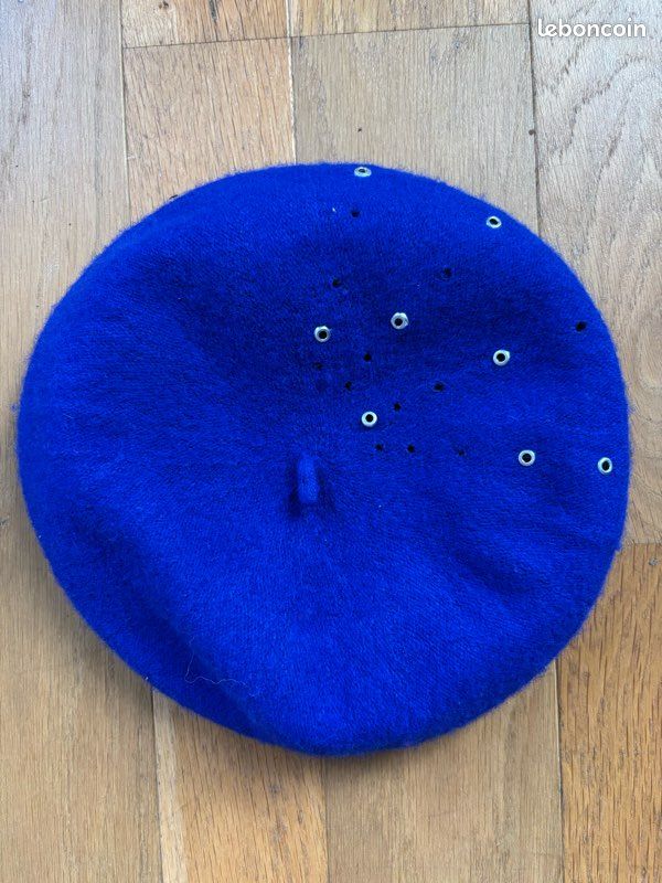 Béret bleu avec œillets (image 2)