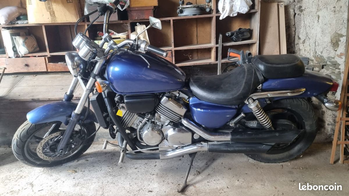 Honda VFC 750 Magna 1993 – 63 700 km – À remettre en route (image 1)