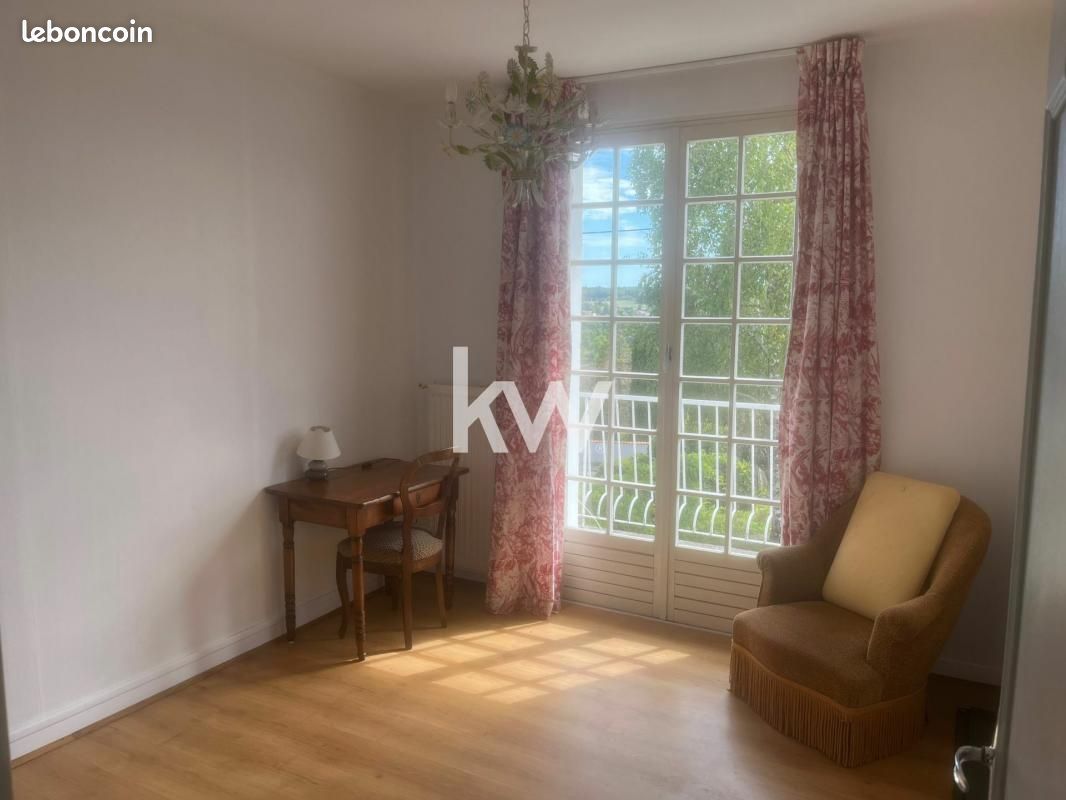 Maison 9 pièces 165 m² - Soyaux 16800 (image principale 1)