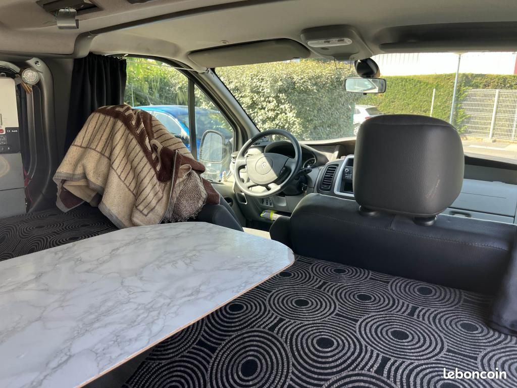RENAULT TRAFIC Passenger L1H1 2.0 dCi 115 - AMÉNAGÉ OU 8 PLACES - BVA - FULL ENTRETIEN - 2E MAIN (image 21)