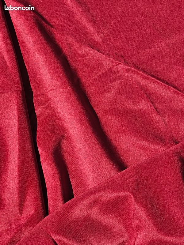 Nappe rouge ronde (image 2)