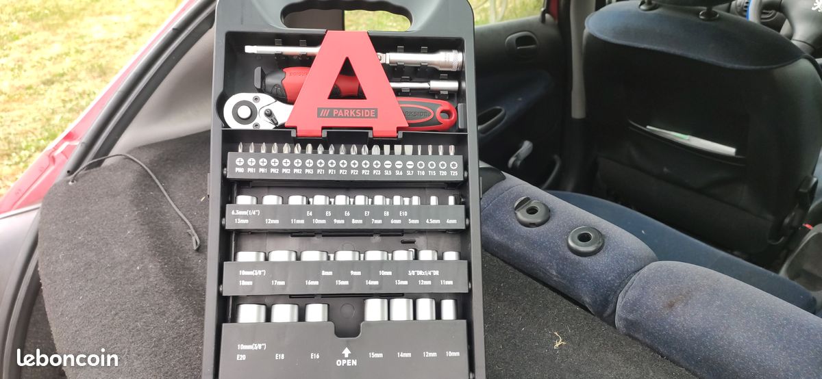 Boite D'outillage Set de douilles et d'embouts 61 Pièces Rallonge Wobble (image 1)