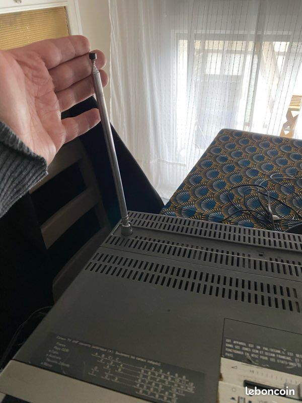 Moniteur télévision couleur VHF/UHF JVC CX-610PF