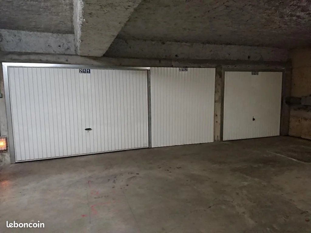 Parking 42 m² · à Pontault-Combault · 42 m² · 250 €/mois