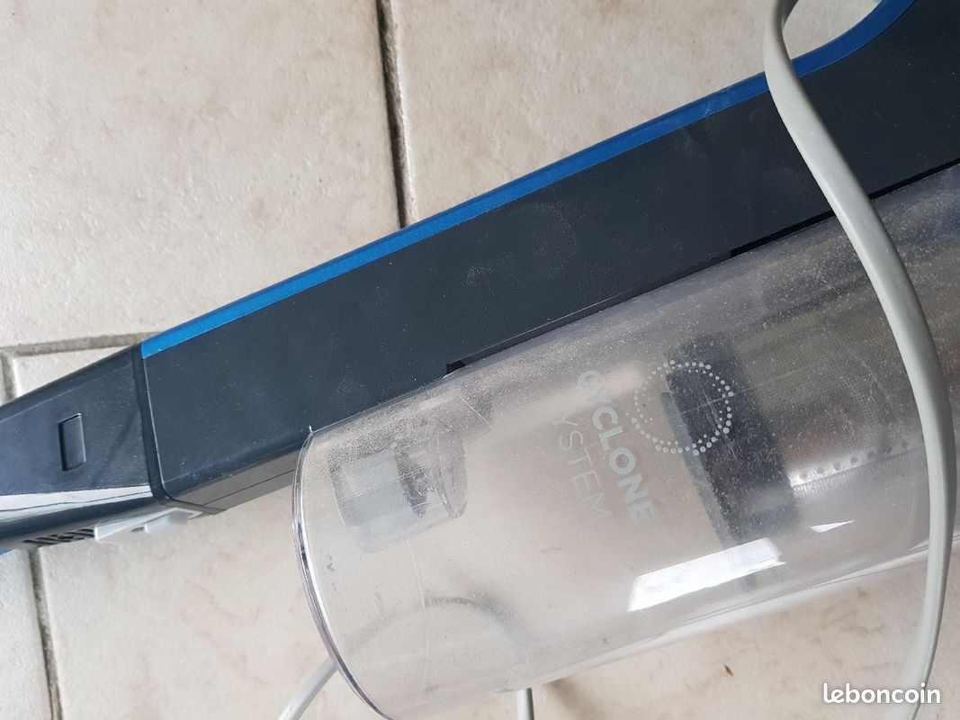 Aspirateur black et decker 600 watts cyclone system (image 4)