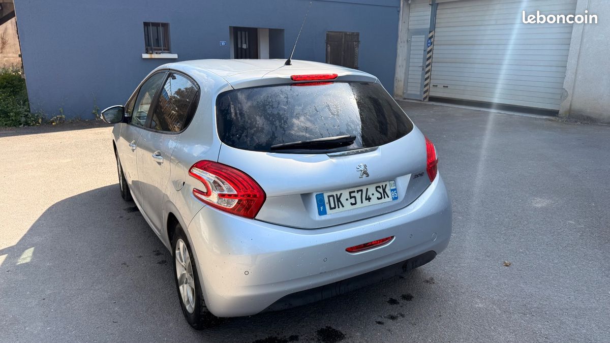 Peugeot 208 Active (image 4)
