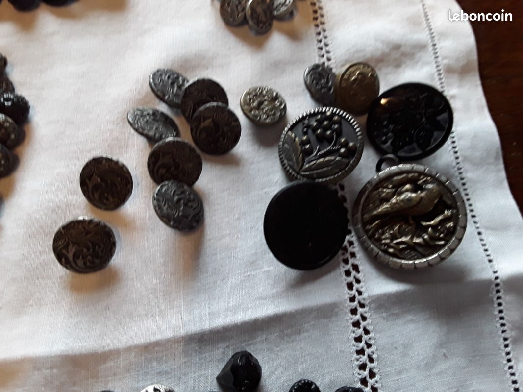Robe courte à manches longues et col montant à paillettes roses
