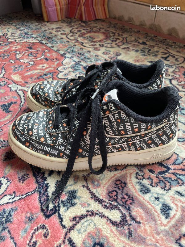 Nike Custom Basket Nike Air Force One Noir Avec Ecriture NIKE AIR