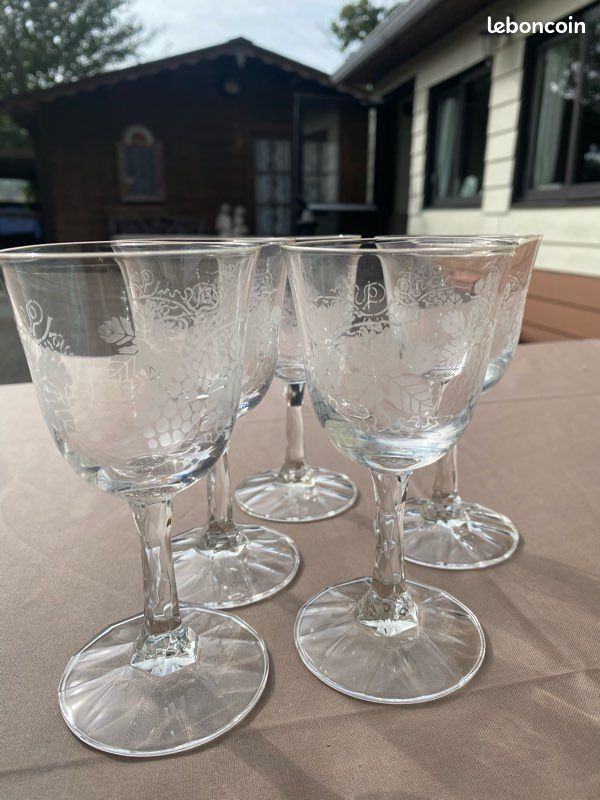 Verres à vin (image 1)