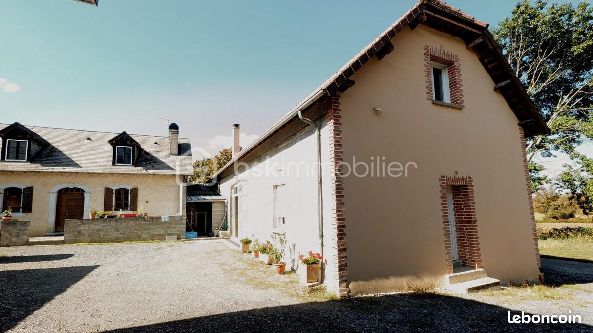 Maison 9 pièces 260 m² · à Morlaàs · 260 m² · 299 000 €