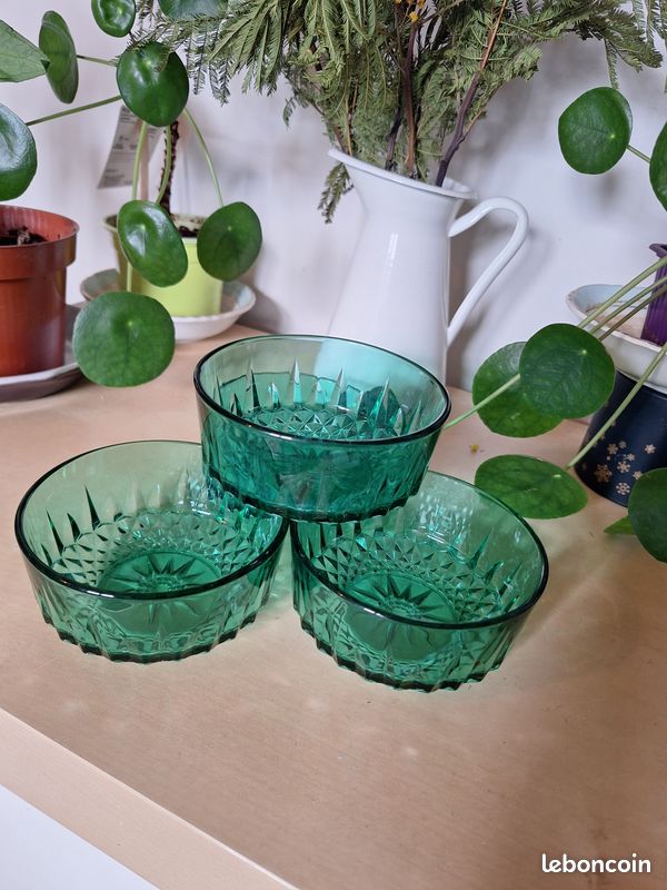 Bol vintage Arcopal Veronica, verre à lait fabriqué en France - France Bol vintage Arcopal Veronica, verre à lait fabriqué en France - France