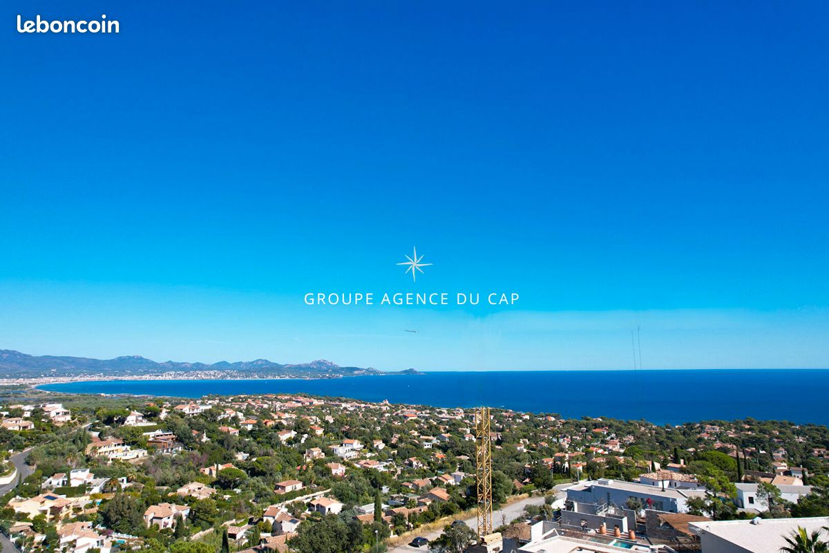Terrain 1960 m² · à Roquebrune-sur-Argens · 1 960 m² · 1 290 000 €