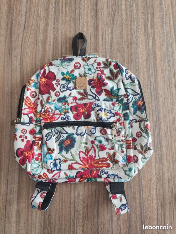 Sac a dos fleuri neuf (image 1)