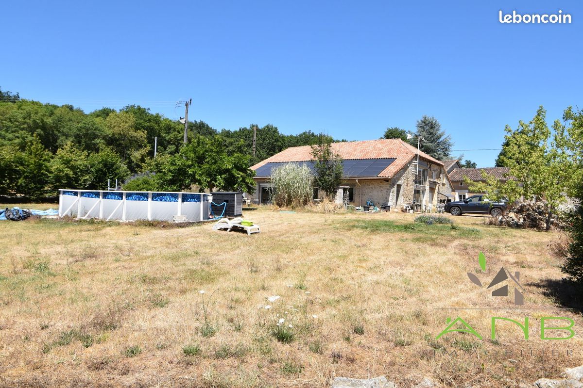 Maison 6 pièces 200 m² · à Grassac · 200 m² · 253 400 €