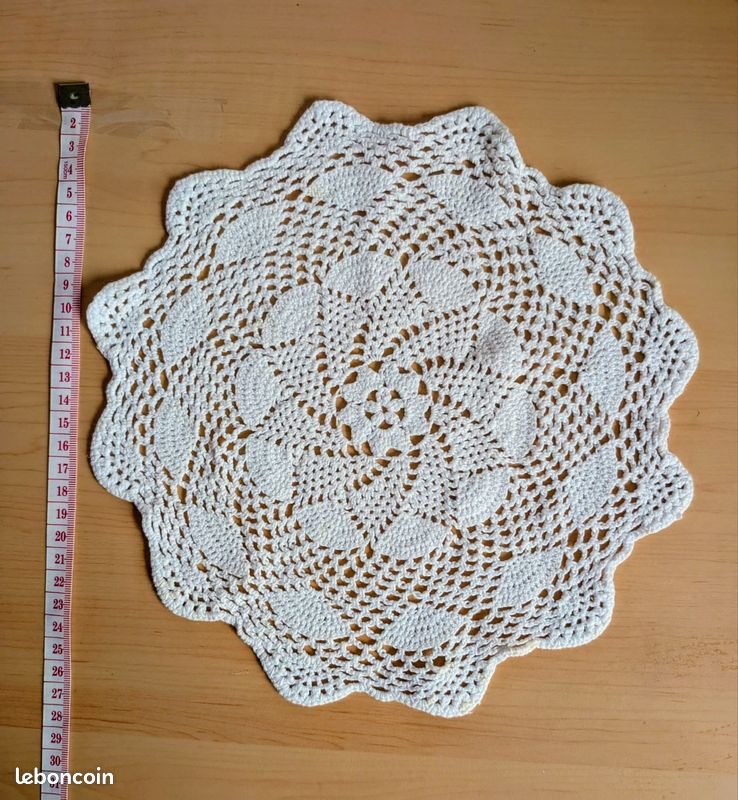Lot napperons au crochet+ 1 bonnet bébé (image 7)