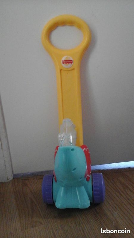 Elephant a pousser (image 1)