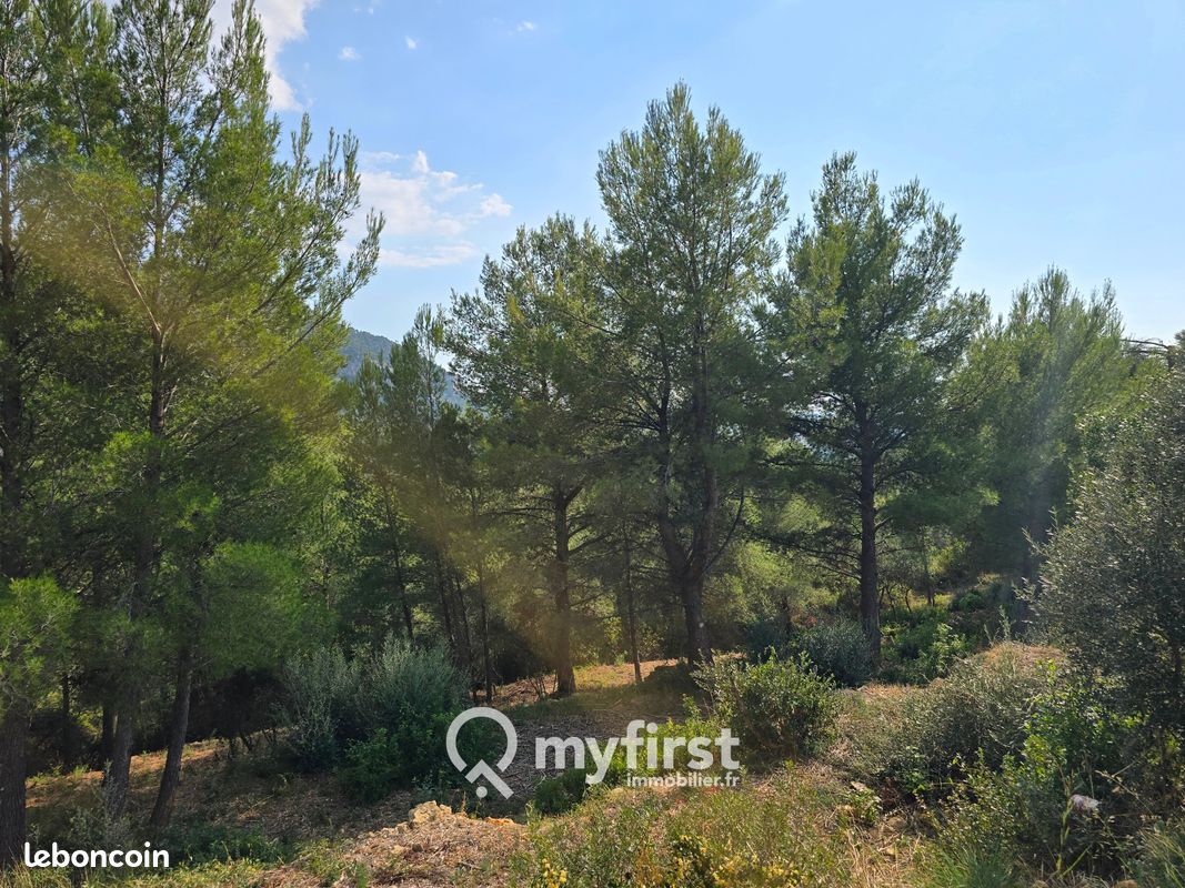 Terrain 2330 m² · à Toulon · 2 330 m² · 18 000 €