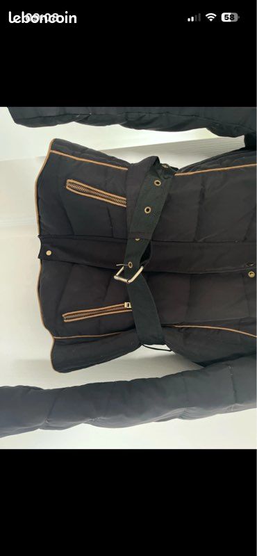 Doudoune Zara basic noir avec ceinture et capuche fausse fourrure