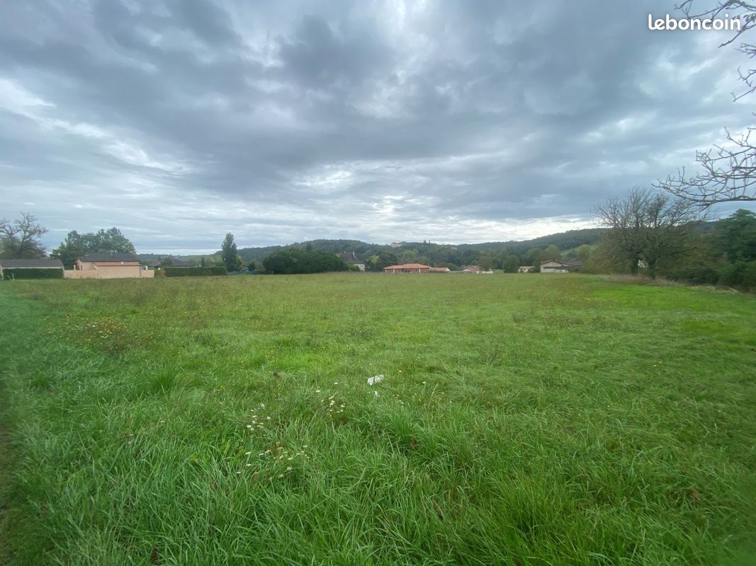 Terrain à bâtir de 2500 m² à GRIGNOLS (24) · 19 000 €