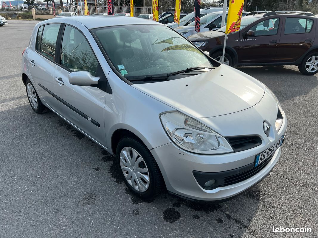 Renault clio iii 1.5 dci 85 privilege - Voitures