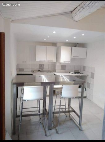 Location studio 30 M2 + mezzanine couché