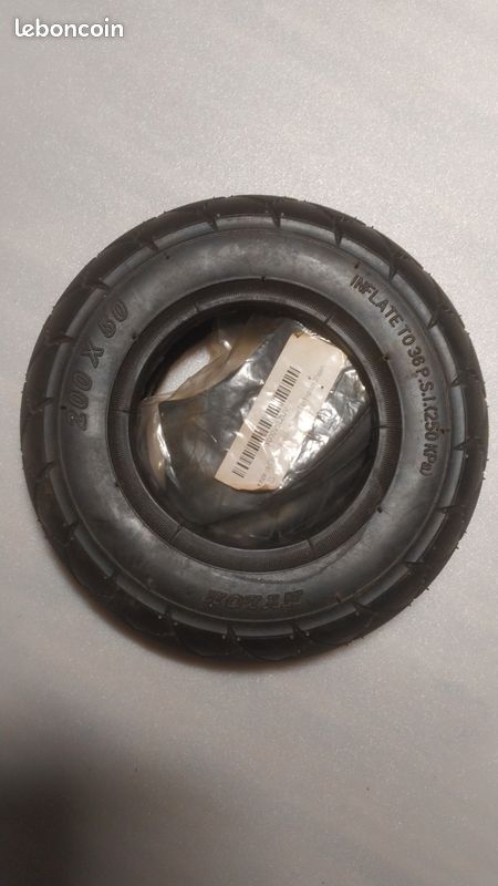 Pneu et chambre à air pour trottinette électrique (image 1)