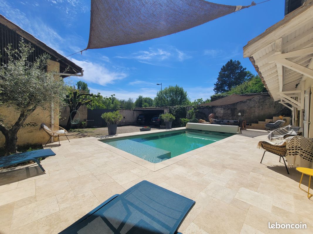 Maison 7 pièces 220 m² · à Massieux · 220 m² · 599 000 €