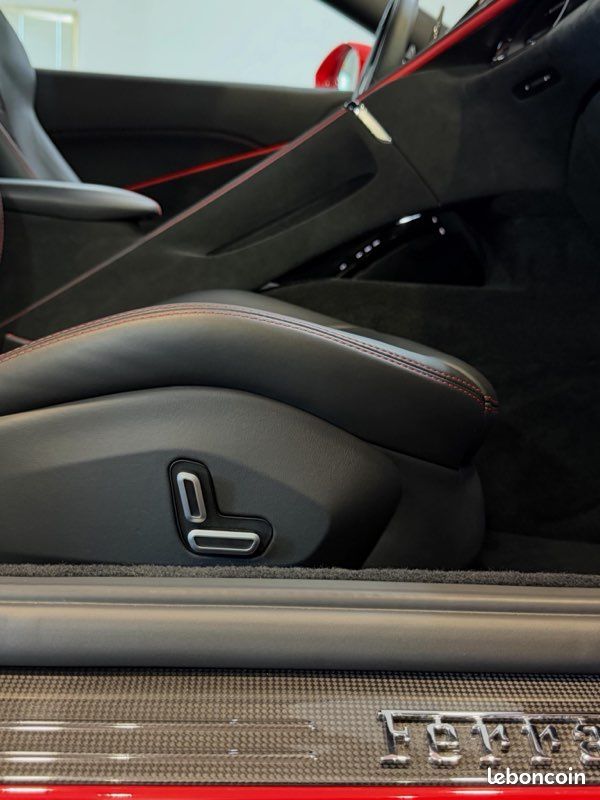 Ferrari roma 3,9 v8 bi-turbo 620 dct - rosso scuderia - origine 🇫🇷 - pack carbone complet - display - volant led carone - service inclus 2028 (image 13)