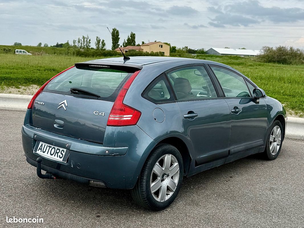CITROEN C4 C4 HDi 110 FAP So Chic (image 7)
