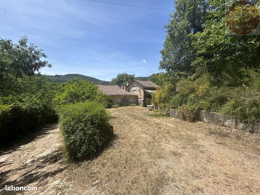 Maison 8 pièces 228 m² · à Saint-Bonnet-de-Salendrinque · 228 m² · 297 000 €
