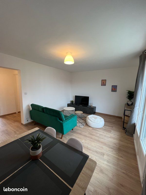 Appartement 1 pièce 66 m² · à Vénissieux · 66 m² · 550 €