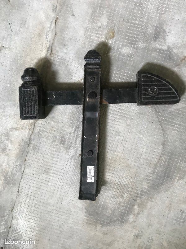 Arrêt de grille à bascule en métal pour portail à encastrer (image 1)
