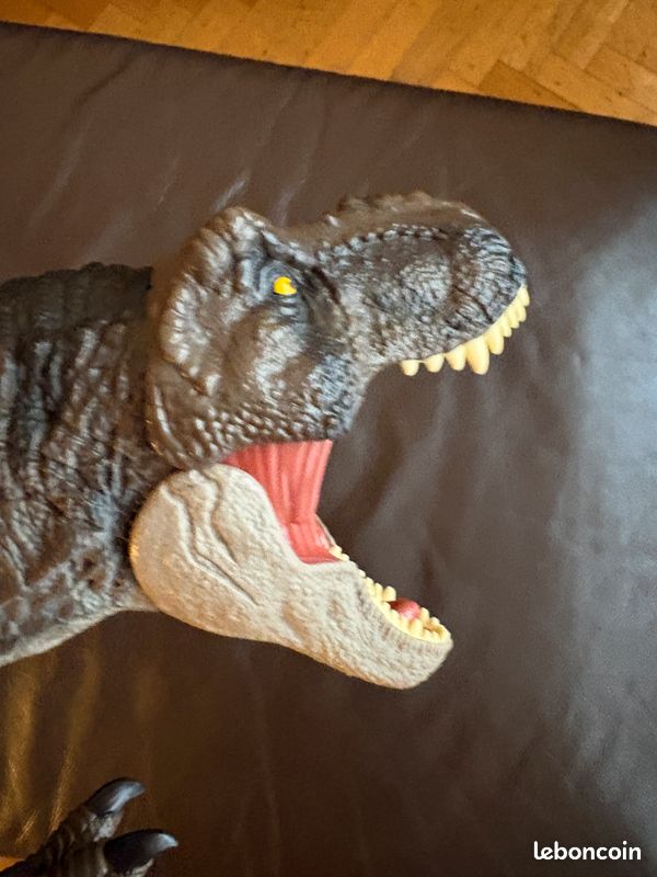 Figurine articulée Tyrannosaure Furieux Prédateur - Jurassic World Figurine articulée Tyrannosaure Furieux Prédateur - Jurassic World