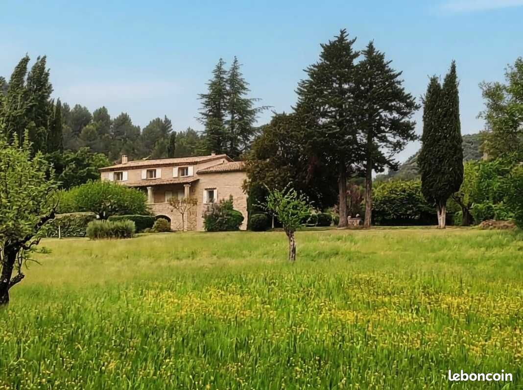 Maison 13 pièces 280 m² · à Reilhanette · 280 m² · 945 000 €