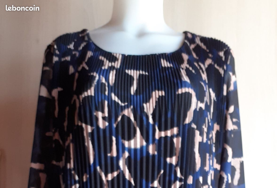 Robe chic à plissés fins. 40/42. Senes (image 1)