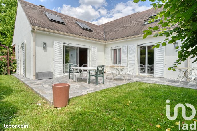 Maison 8 pièces 247 m²