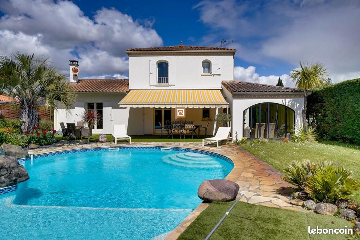 Maison 8 pièces 181 m² · à Mérignac · 181 m² · 699 000 €
