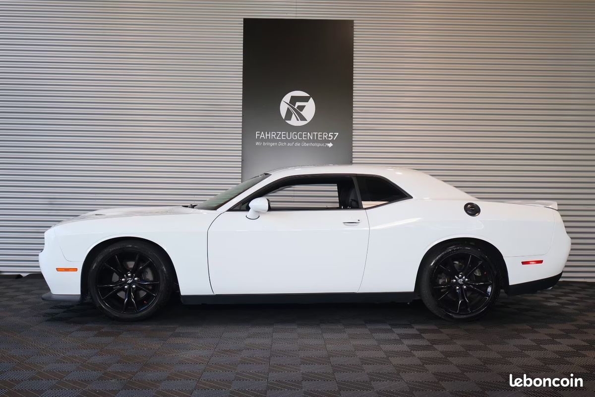 Dodge CHALLENGER R/T 5.7 HEMI V8 373 ch BVA8 – CarPlay – Caméra – Démarrage à Distance (image 2)