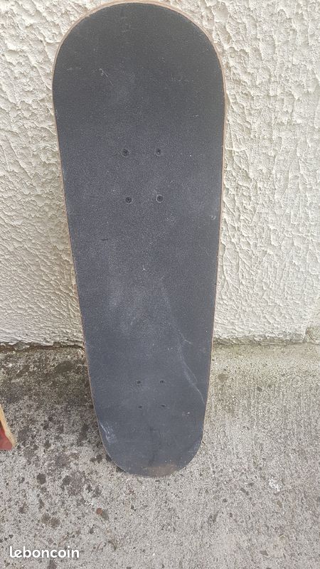 Skateboard (image 1)