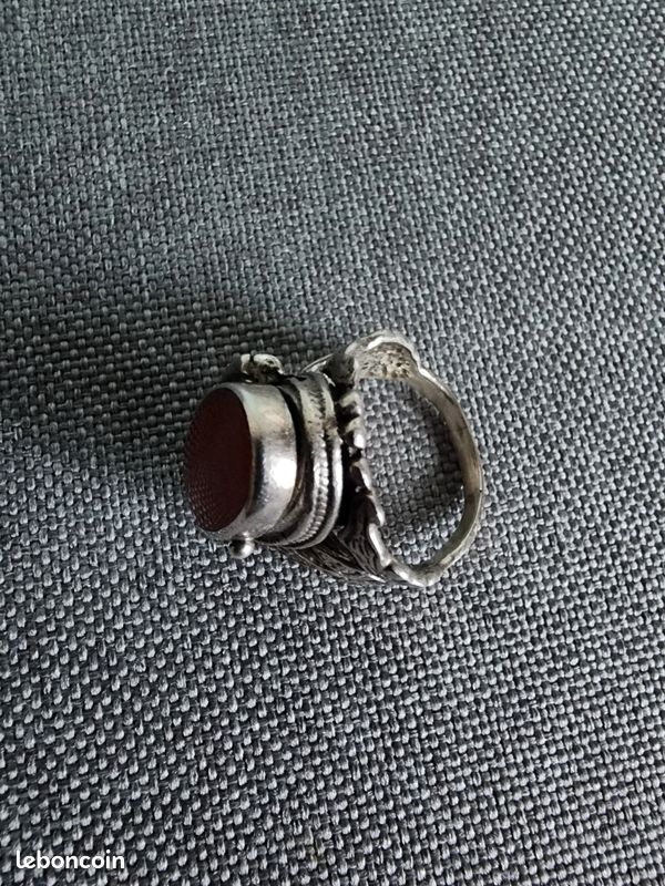 Bague Ancienne En Argent Massif Ouvragé - Pierre Blanchâtre, Vintage Français - Occasion