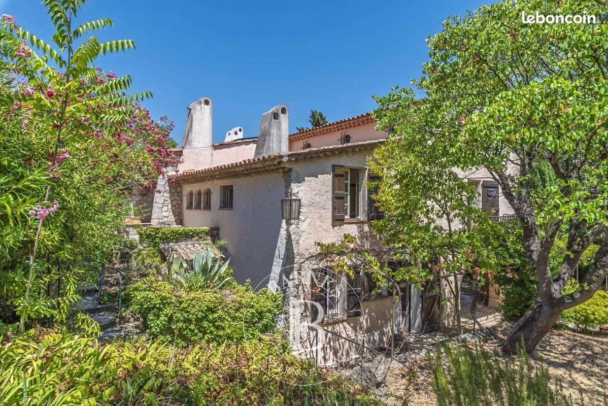 Maison 10 pièces 331 m² · à Grasse · 331 m² · 1 500 000 €