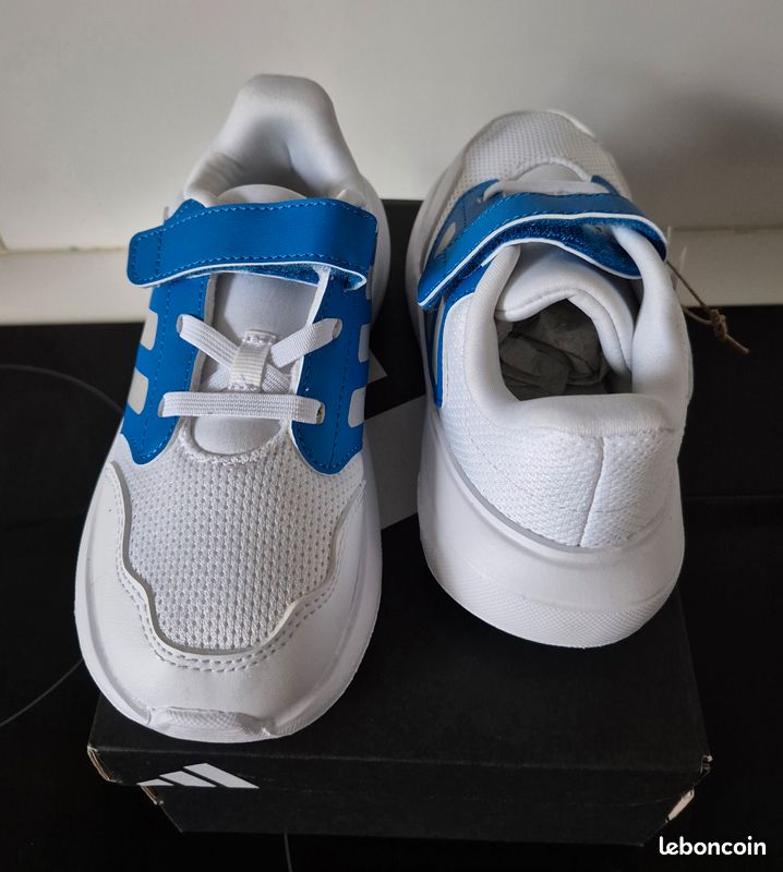 Chaussures neuves ADIDAS T27 (image 3)