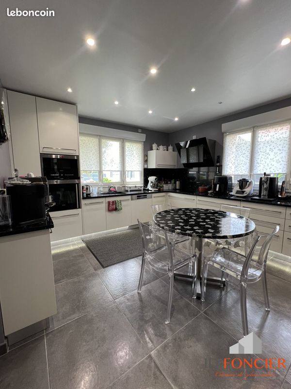Maison 9 pièces 220 m² · à Morangis · 220 m² · 669 000 €