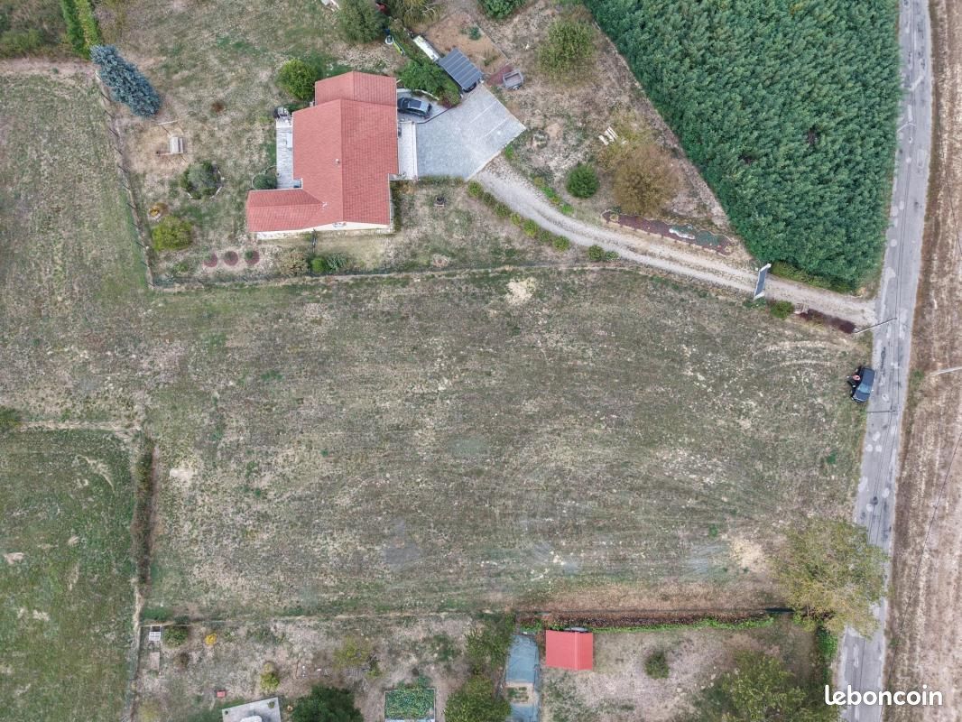 Terrain 1 332 m² Saint Hilaire De La Cote · à Saint-Hilaire-de-la-Côte · 70 000 €