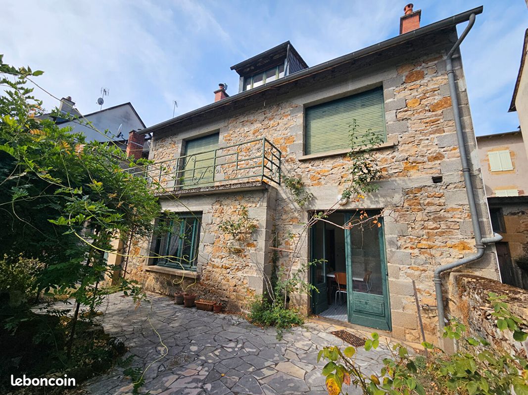 Maison 10 pièces 179 m² · à Saint Geniez d'Olt Et d'Aubrac · 179 m² · 191 000 €
