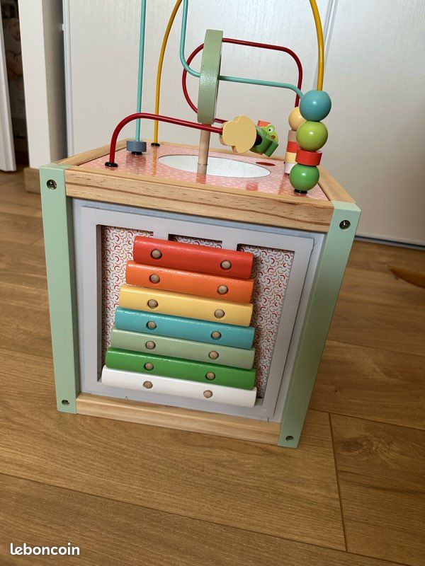 Cube d’activité en bois (image 5)
